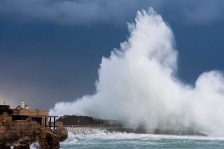 Ari Baltinester - Angry waves